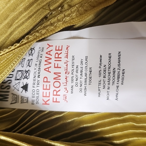 NWT Carli Bybel x Missguided Satin Plisse Plunging Maxi Dress sz 8 yellow gold - Picture 12 of 12